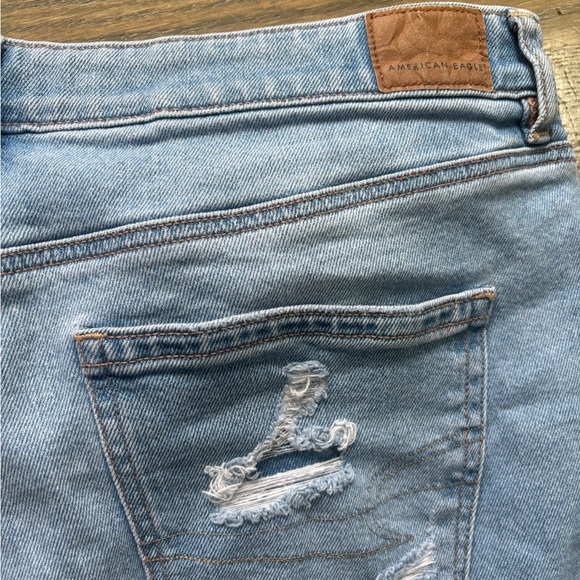 American Eagle Distressed Light Wash Mom Jean Size 16 - Picture 2 of 10